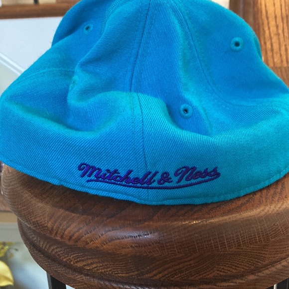 Charlotte Hornets Mitchell & Ness Fitted 7 1/2 - Picture 5 of 6